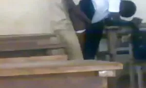 उसकी पैंट में एक अंग लंबाई के साथ एक आदमी एक माता पिता के कमरे में मरोड़ते कुक को भोजपुरी फिल्म सेक्सी वीडियो खोजने के लिए