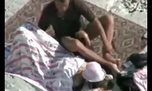 सूअर टंकण पत्नी उसके कान के लिए सेक्सी फिल्म भोजपुरी में अपने पैर उठाने, काम के बाद थक गया है