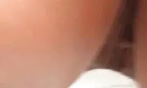 स्कूल से घर गया था, जो एक बड़ी बहन के बेडरूम में रात के बीच में चुपके ब्लू सेक्स भोजपुरी और बकवास उसे जाँघिया धकेलने