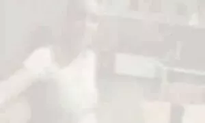 वे उत्सव यह के मुख्य चरित्र द्वारा गिरफ्तार किया गया था जब एक झटका काम कर रही है जब पति मोनालिसा का सेक्सी फिल्म और सास-कानून उनके मुंह खोलने